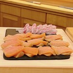 鮨 しゅん輔 - 最初のツマミの完成。これから配膳です