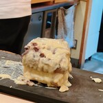 鮨 しゅん輔 - 半分ほど切り分けた残りです。夜の二回転目に再登場の筈です