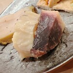 鮨 しゅん輔 - ミンククジラの畝酢。西京味噌で引き出された旨味と甘味が口中を支配します