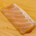 鮨 しゅん輔 - 桜鱒のお腹。脂が甘いヾ(≧▽≦)ﾉ