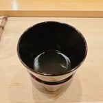 鮨 しゅん輔 - 真鯛の骨出汁の潮汁