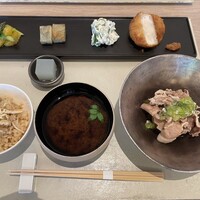 エヴァム・エヴァ・ヤマナシ・アジ - 