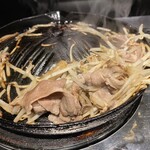 炭焼き 成吉思汗いし田 - マトンロール完成