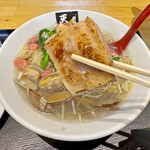 超純水採麺 天国屋 - こんがり焼き上げたローストチキン