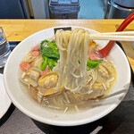 超純水採麺 天国屋 - 麺は細麺ストレート