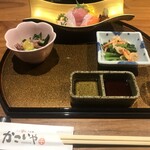 くつろぎ・うま酒 かこいや - お通し、刺し盛り