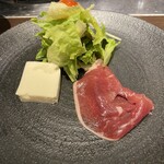炭焼き 成吉思汗いし田 - 前菜(サラダ、クリームチーズ、ラム生ハム)②