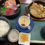 楽然 - 豪華な定食。