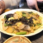 にぐらっと食堂 - ネ豚肉と木耳のふわふわ卵炒め定食