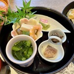 がんこ - 前菜盆
　　・菜の花お浸し
　　・牛肉牛蒡煮
　　・赤魚麹漬焼き
　　・季節の炊合せ
　　・季節の白和え