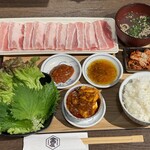 蔬菜丰富!韩式烤猪五花肉午餐