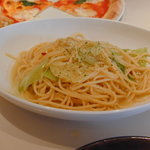 マイアミガーデン - パスタ。キャベツとアンチョビのペペロンチーニ。