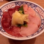 磯丸水産 - まぐろ2色丼590円(ランチメニュー)(14年03月現在)