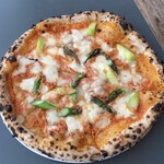 MEAL TOGETHER ROOF TERRACE - 桜エビとアスパラガスのトマトクリームピッツァ/1,500円♪