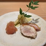 黒さつま鶏 煉火 - ささみ昆布締め、薩摩鶏のむね肉、もも肉のタタキ、ヤングコーン