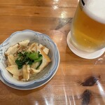 寿司屋 エイちゃん - お通し(筍の煮物)とビール