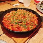 Spice Table. - 魷魚與茶美豚的烤肉