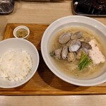 ラーメン 普通 - 貝出汁塩ラーメン+ご飯