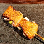 YAKITORI 燃 es - くるみねぎま♡パリッパリに焼いてある皮が旨～い！