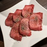 老舗精肉店直送 岡崎焼肉 飛騨牛の奴隷 - 