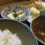 まるふく - 家内が注文した天ぷら定食、サクサクで絶品ですｗ