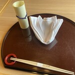 日本料理 山里 - テーブルナプキンとお品書き