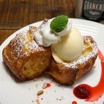 グランノットコーヒー - フレンチトースト（500円）。