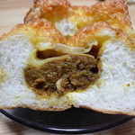 レーマンキムラヤ - 焼きチーズカレーパン断面