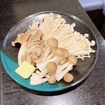 Monja Kura - きのこバター焼