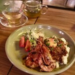 8LOUNGE - 