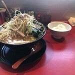 ラーメン 厚木家 - ネギチャーシュー麺+半ライス