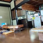 中華そば 阿波家 - 小上りの様子