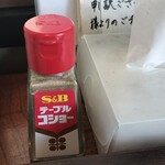 中華そば 阿波家 - 卓上の調味料