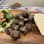 アラブ料理専門店 七つの丘 SEVEN HILLS - 串から外したラム肉のBBQ