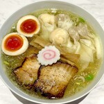Ramen KURUMU - 「肉・海老ワンタン麺(白)(1200円)+味玉(120円)」です