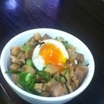 ひかり食堂 - 豚めしon煮卵
      勝手にアレンジ焼豚卵飯