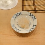 鮨 しゅん輔 - 白えびの昆布締め 入酒で味付け