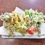 長生うどん - 山菜の天ぷら