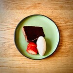 N enne - メニューの値段表記がひらがなの「えん」なのがかわいいのですが、店名とかけているのでしょうか。