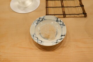Sushi Shunsuke - 白えびの昆布締め 入酒で味付け