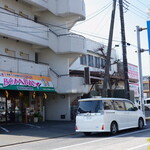 BOMBAY INDIAN RESTAURANT - お店は国道129号と神奈川県道60号厚木清川線が交差する厚木市立病院前交差点の傍です。