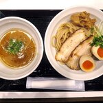 英 - 濃厚豚骨スープつけ麺＋味玉