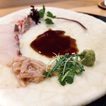 和ふ 月よみ  - フレンチのような盛り付け。器がかっこいい。