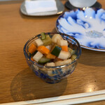 スシコーヒー - ガリ代わりの和風ピクルス お代わり可能