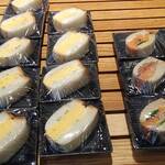 ホテルニューオータニ幕張 ザ・ラウンジ - だし巻き卵サンドイッチ、レモン香るスモークサーモンサンドイッチ