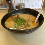 Ramen Sakurazaka - とんこつラーメン(950円、斜め上から)