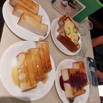 Kafe Runo Aru - トースト、ハニートースト、ブルーベリートースト、ピザトースト