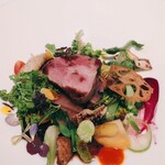 モトイ - 右手前のオレンジソースがモトイオリジナルソースです。