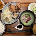 246448632 - 鶏唐揚げと刺身盛り合わせ定食@1,430円