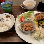 ホっこり亭 モモタロウ - ランチプレート（スープの具材は先に食べてしまった）